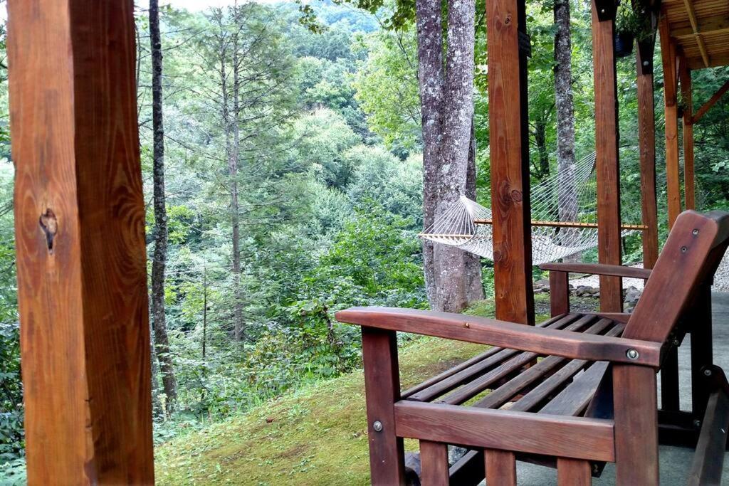 Serene & Cozy - Peaceful View - Fireplace - Creek Fleetwood 외부 사진