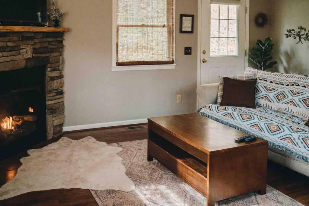 Serene & Cozy - Peaceful View - Fireplace - Creek Fleetwood 외부 사진
